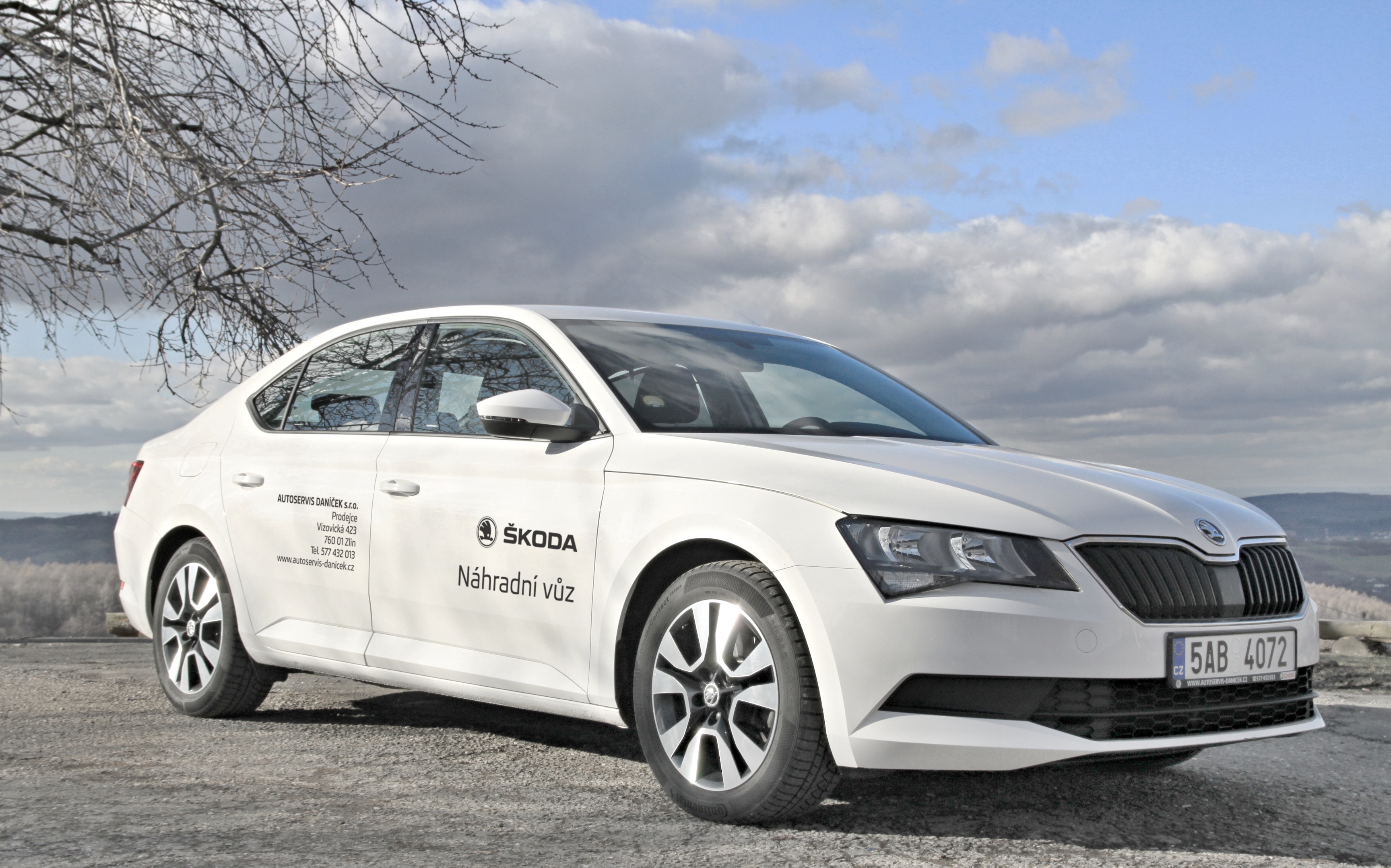 s polepama 2 Škoda SUPERB